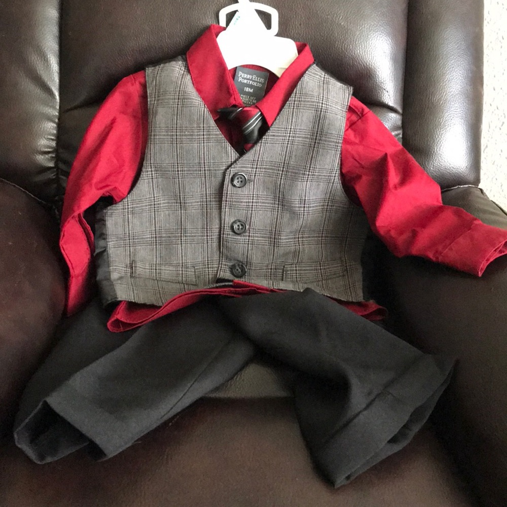 Never Worn Perry Ellis Portfolio 4-Piece Suit 18m